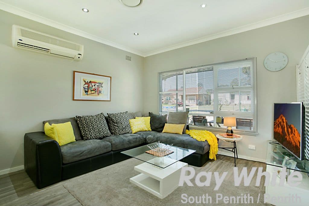 35 Anthony Crescent, Kingswood - Thumbnail 2