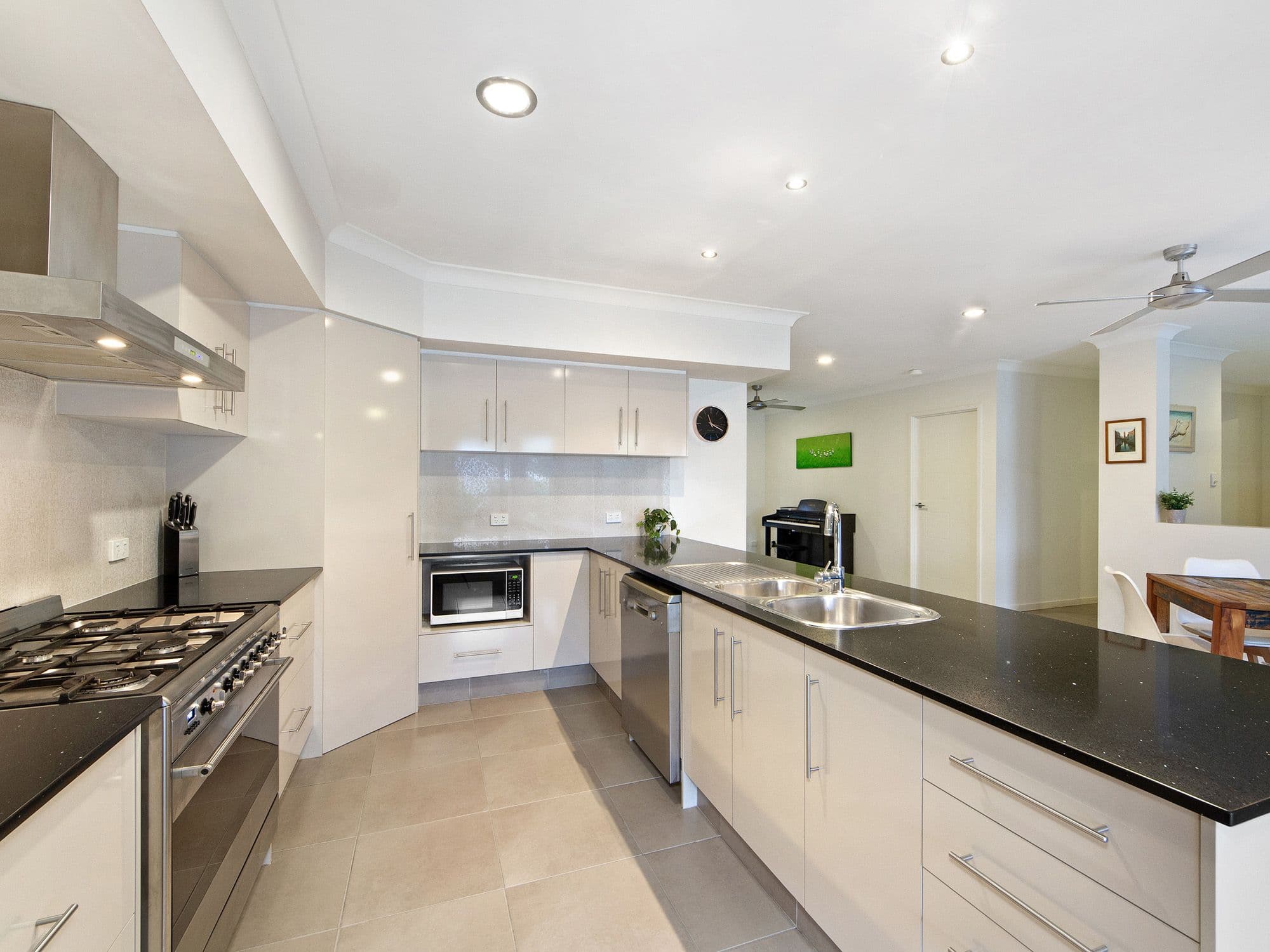 16 Greenview Drive, Upper Coomera QLD 4209, Upper Coomera - Thumbnail 4