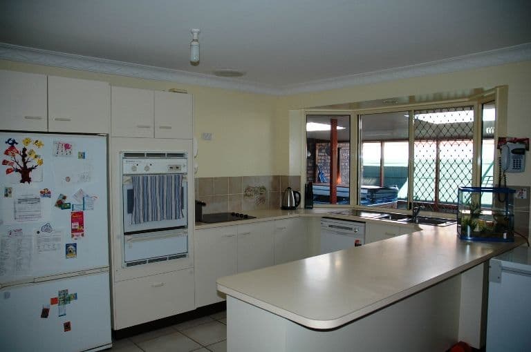 11  Hampshire Court, KIPPA-RING QLD 4021, Kippa-Ring - Thumbnail 4