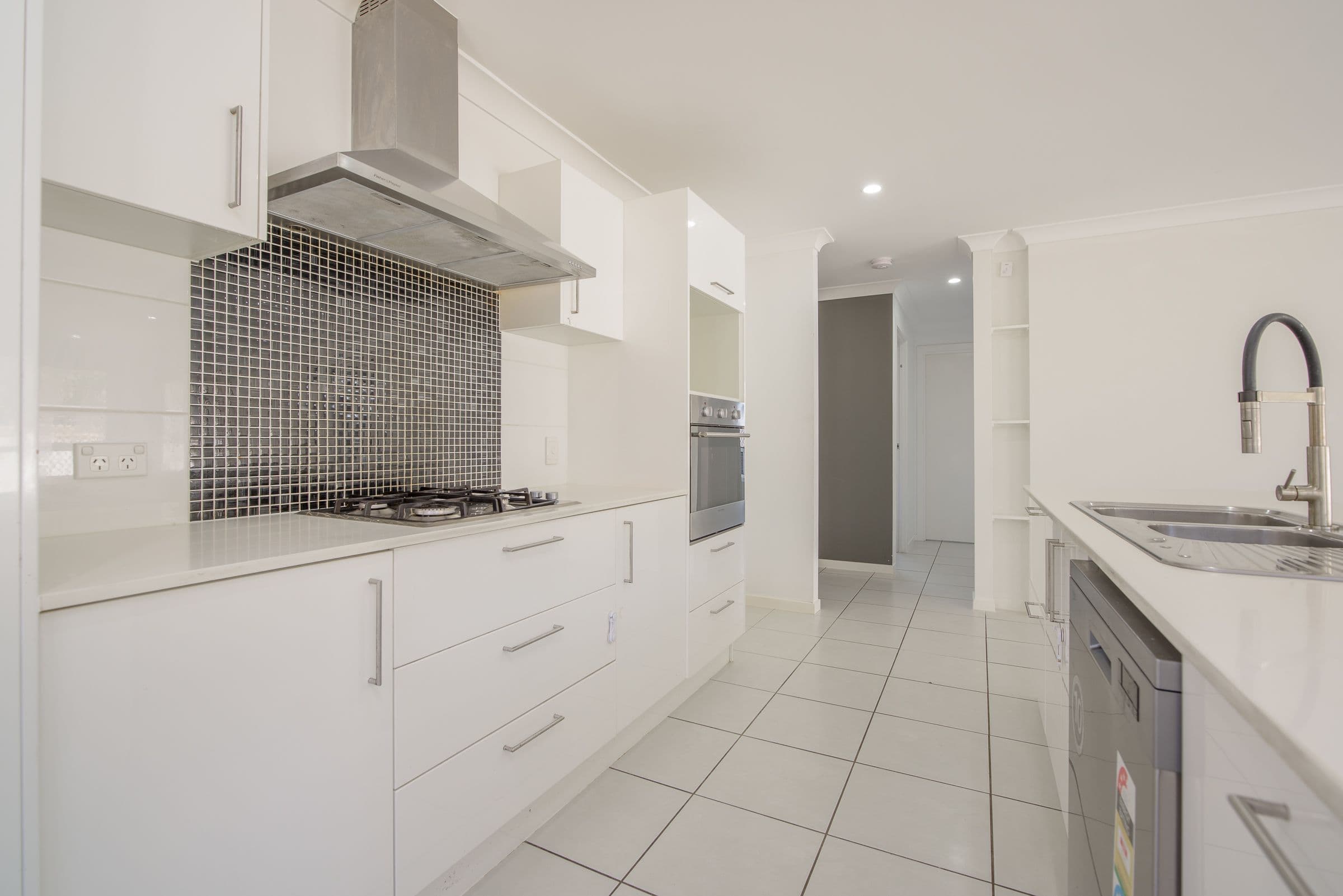 17 Sundowner Road, Clinton QLD 4680, Clinton - Thumbnail 2