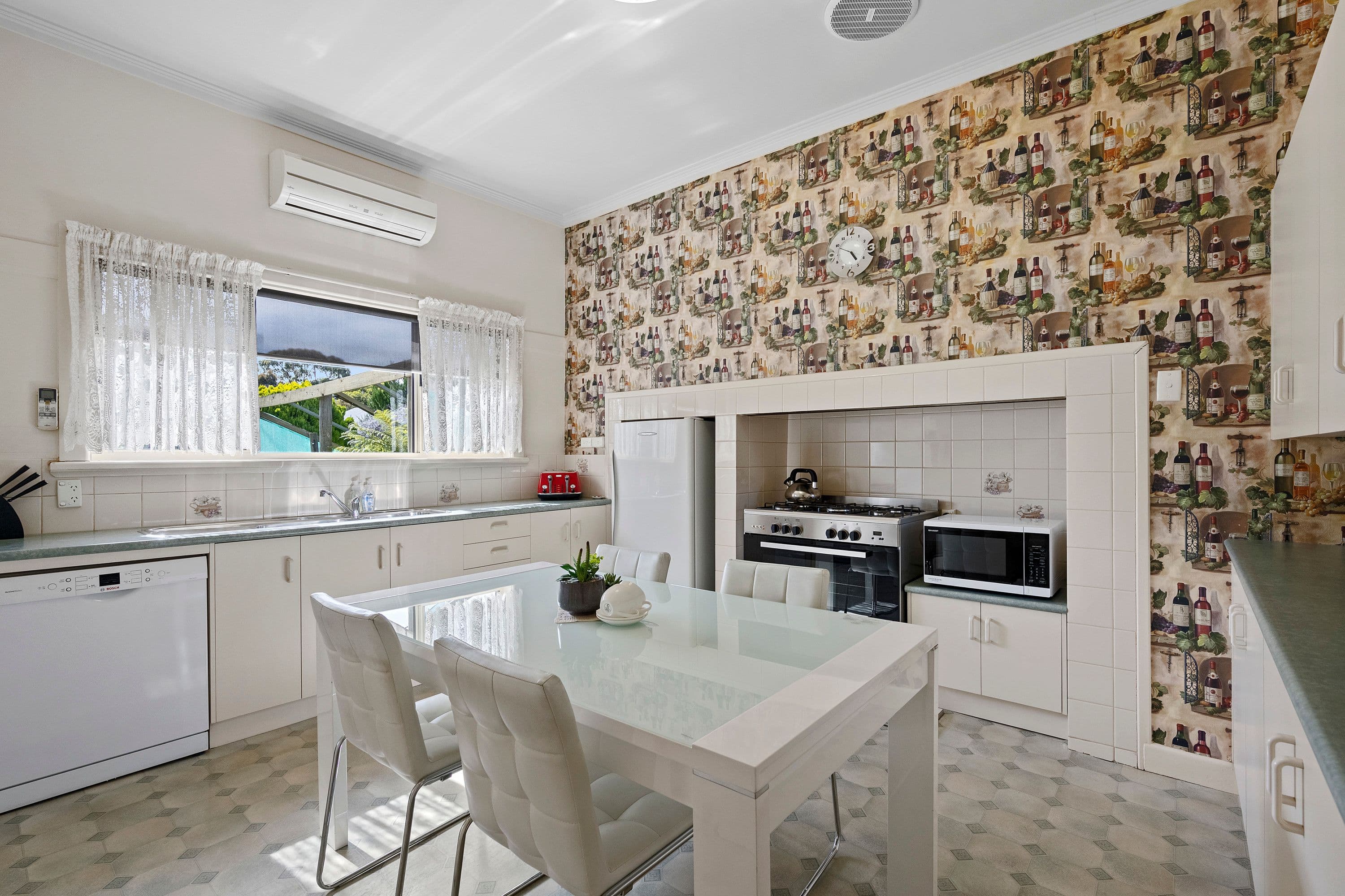 4 Margaret Crescent, Flora Hill VIC 3550, Flora Hill - Thumbnail 6