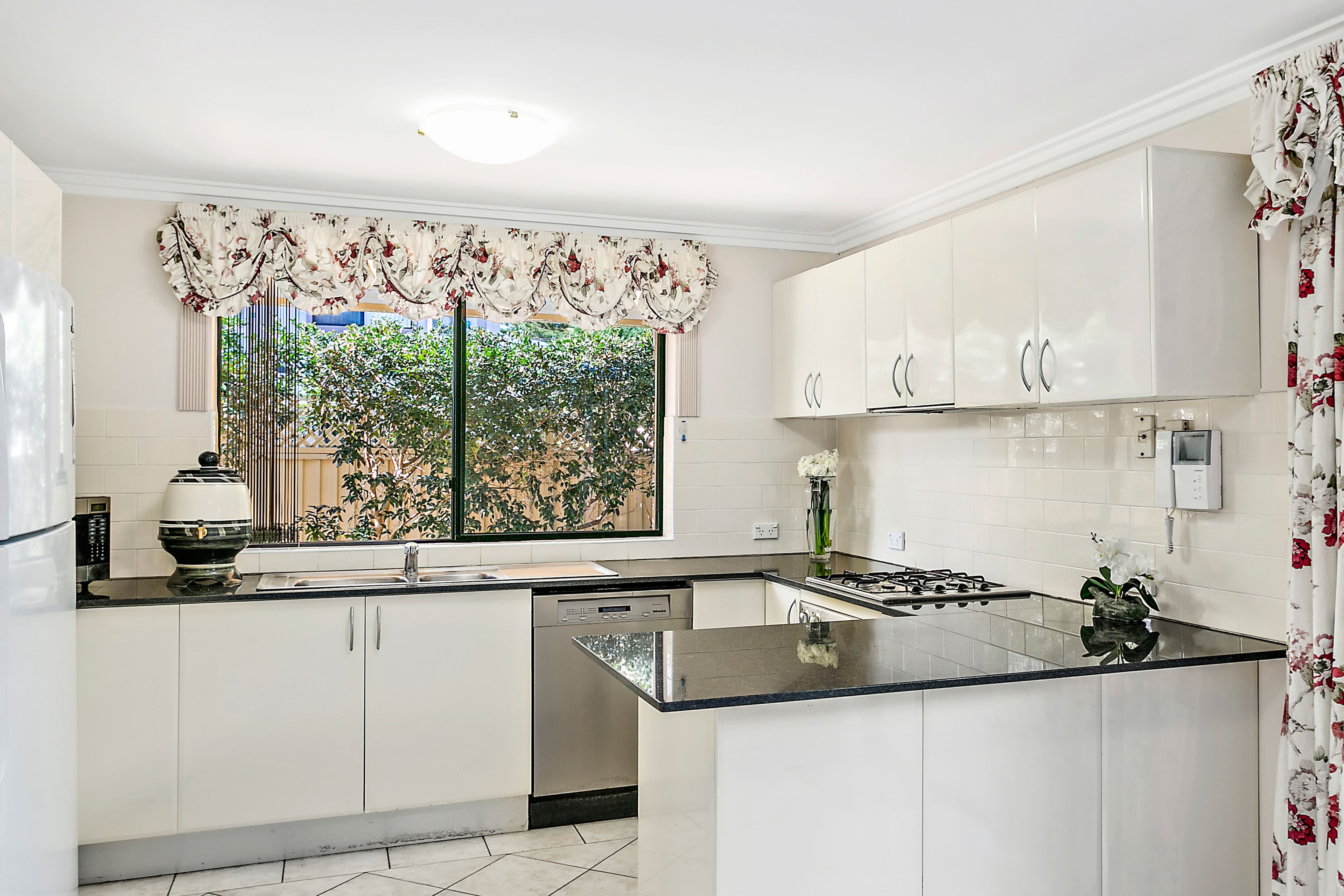 245 The Grand Parade, Ramsgate Beach - Thumbnail 3