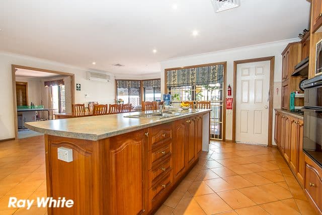 6 Salter Road, BOSSLEY PARK NSW 2176, Bossley Park - Thumbnail 4