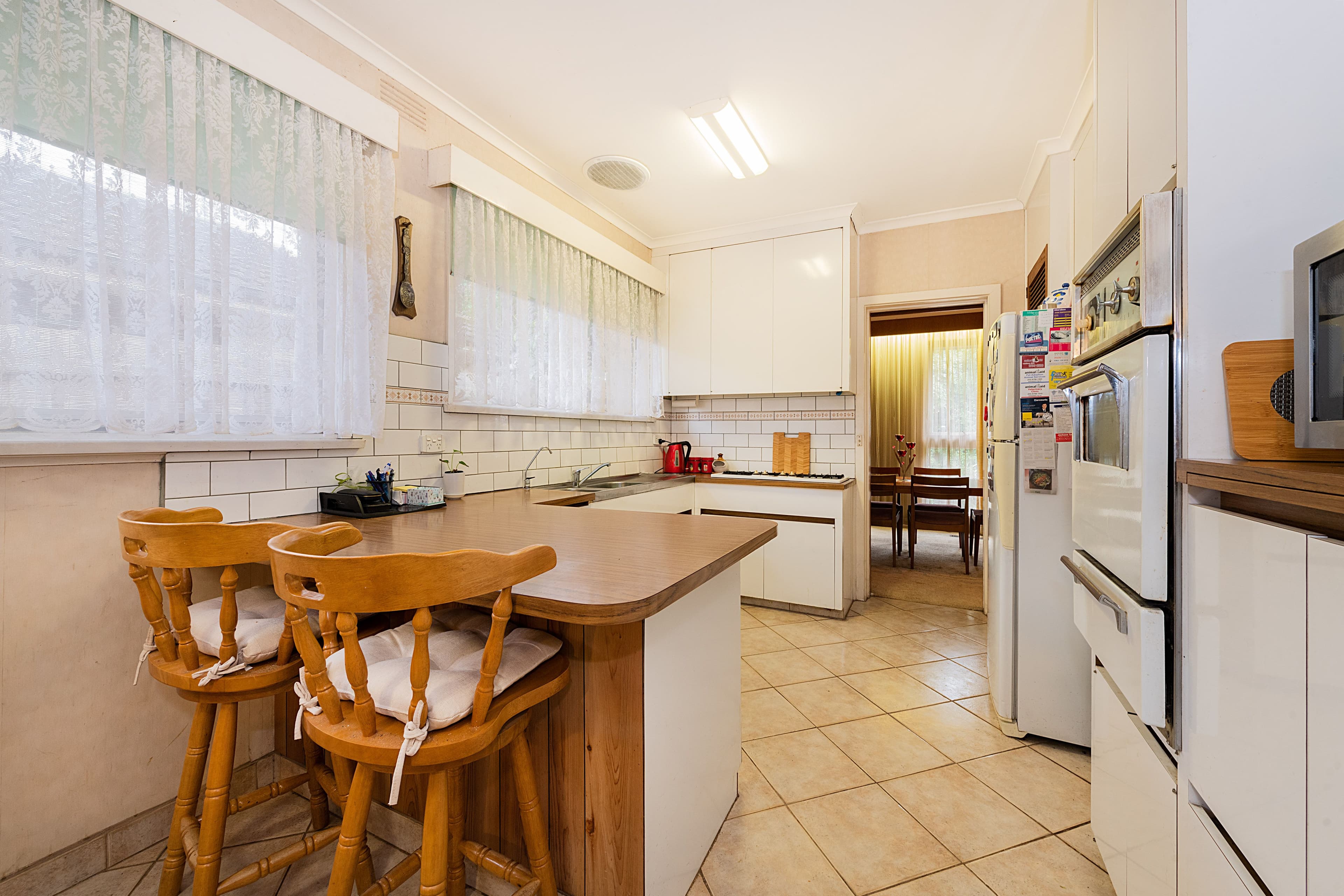 10 Greenock Crescent, Wantirna VIC 3152, Wantirna - Thumbnail 2