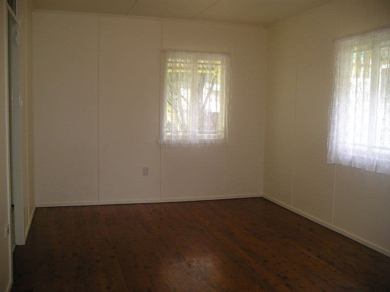 54 McLennan Street, WOODY POINT QLD 4019, Woody Point - Thumbnail 2