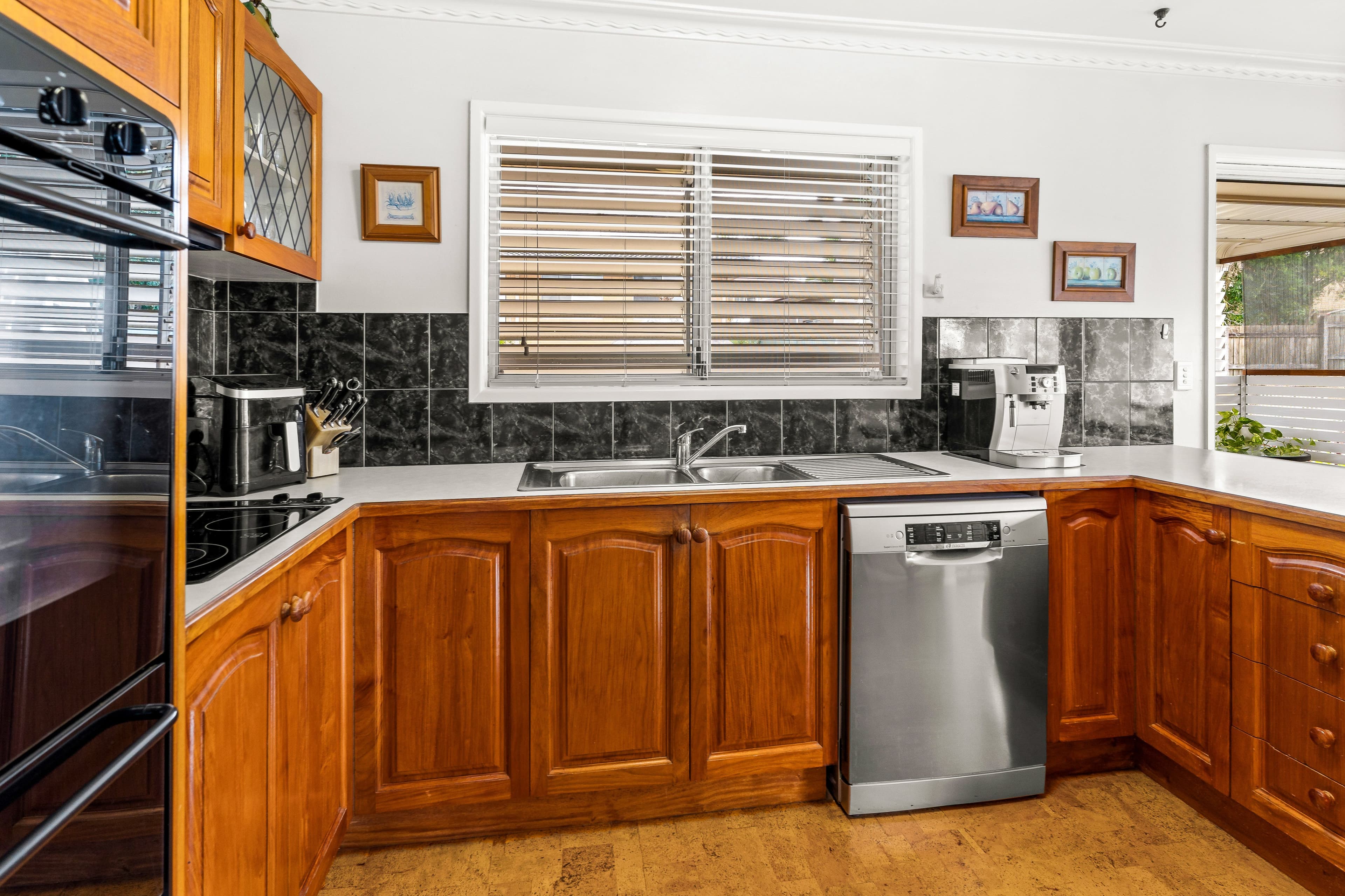 16 Avocado Street, Macgregor QLD 4109, Macgregor - Thumbnail 5