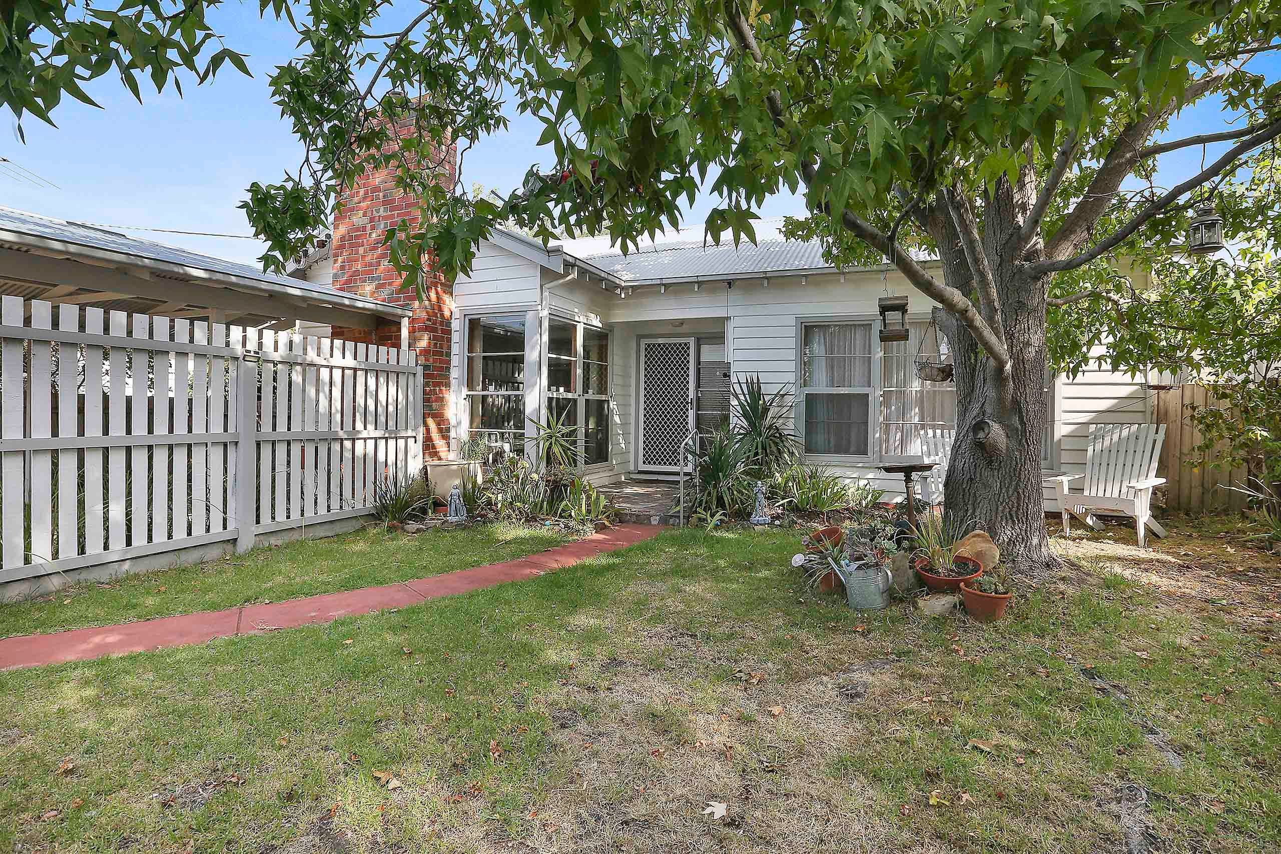 11 Tasman Avenue, Belmont VIC 3216, Belmont - Thumbnail 2