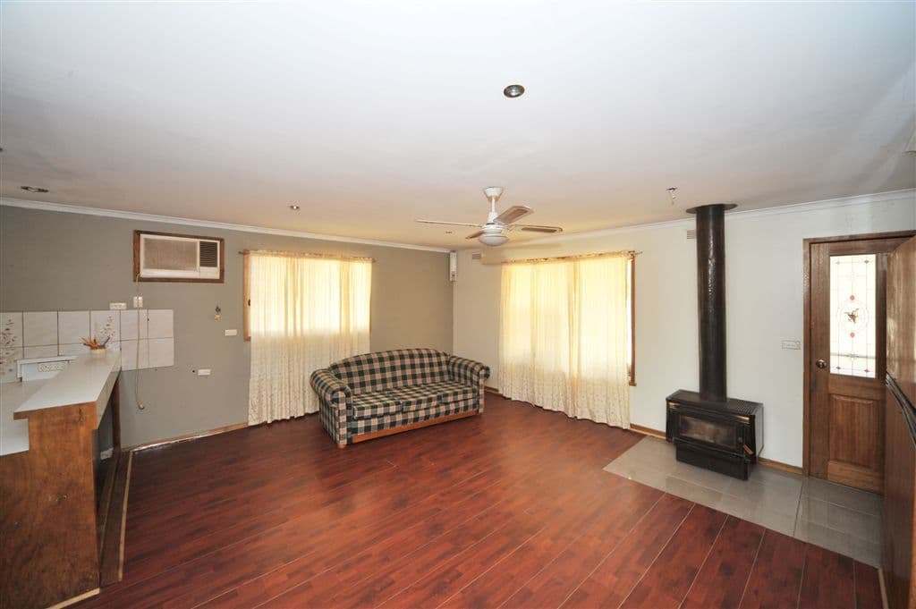 16 Almond Avenue, BRIDGEWATER VIC 3516, Bridgewater On Loddon - Thumbnail 2