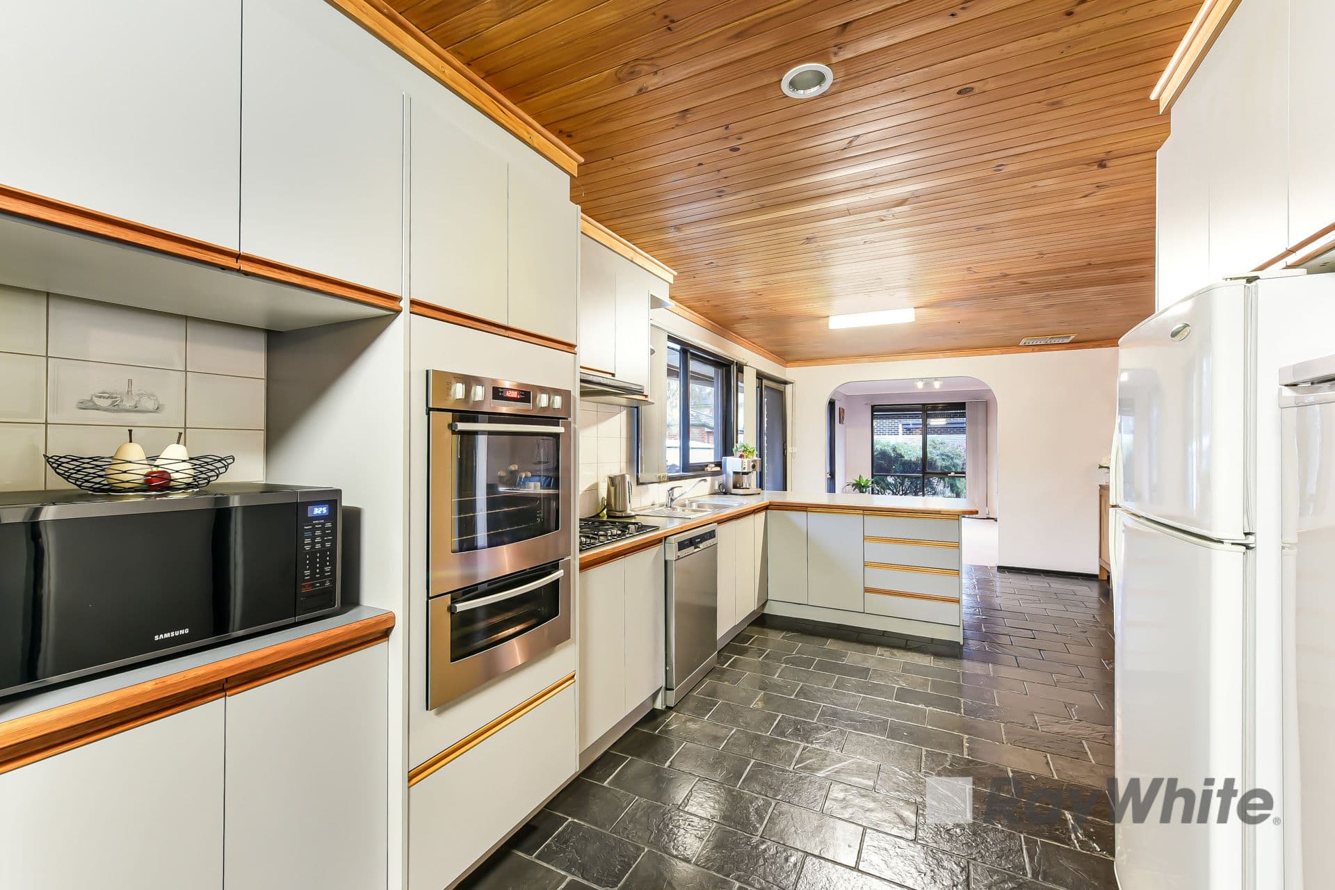 11 Baileyana Drive, Endeavour Hills VIC 3802, Endeavour Hills - Thumbnail 4