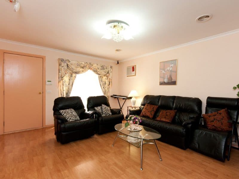 38 Sharpe Court, BERWICK VIC 3806, Berwick - Thumbnail 2