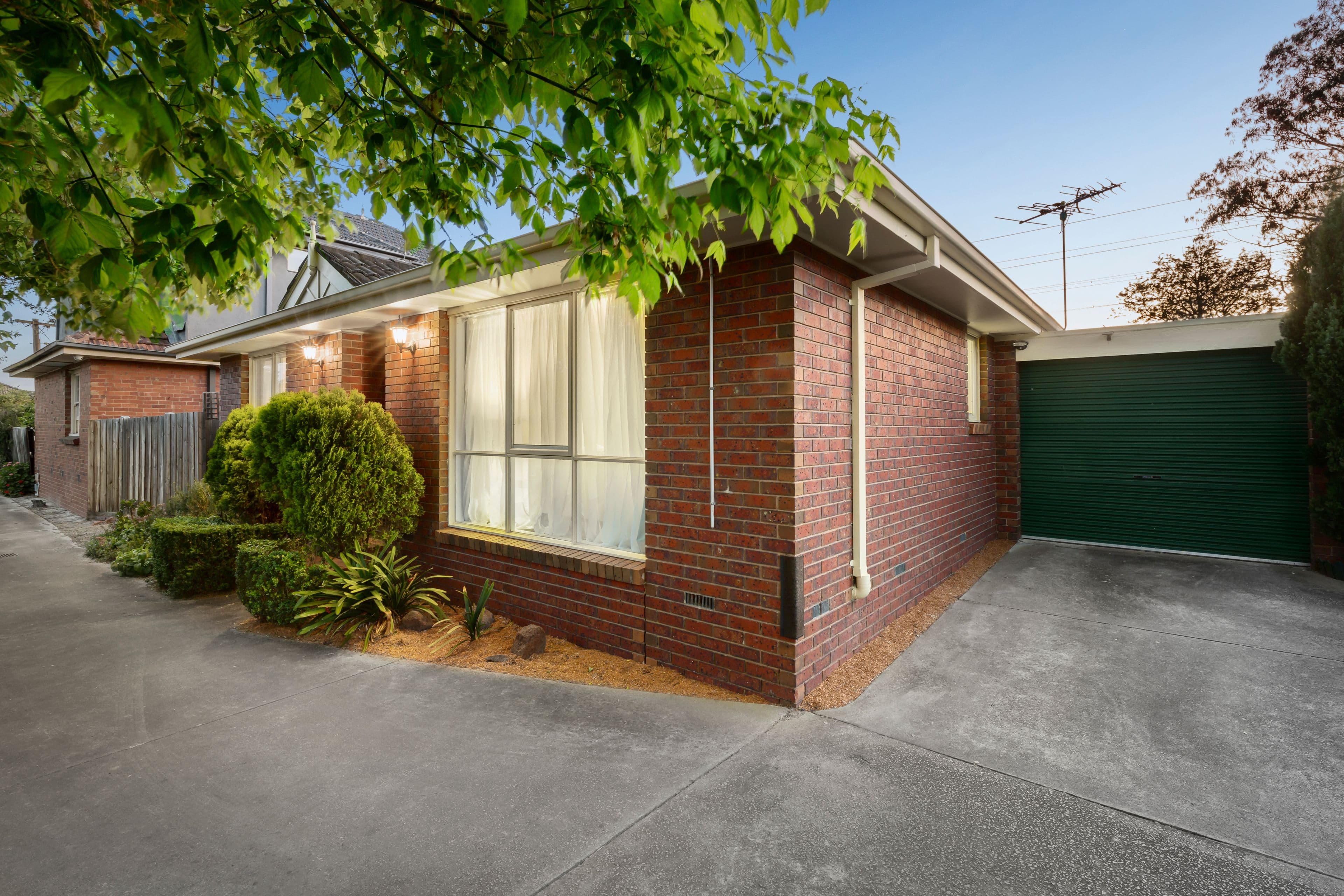 1 Barker Street, Cheltenham VIC 3192, Cheltenham - Thumbnail 2