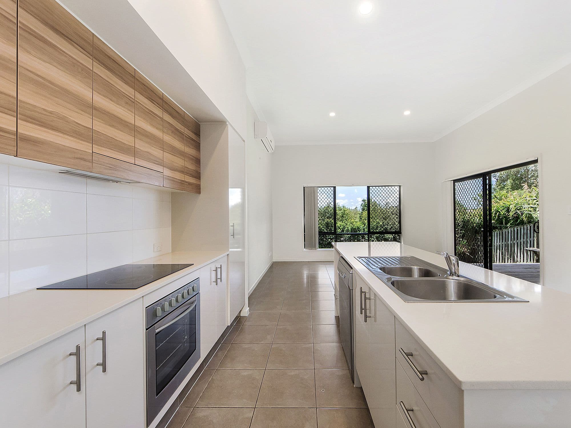 6 Riverbreeze Crescent, Maudsland QLD 4210, Maudsland - Thumbnail 4