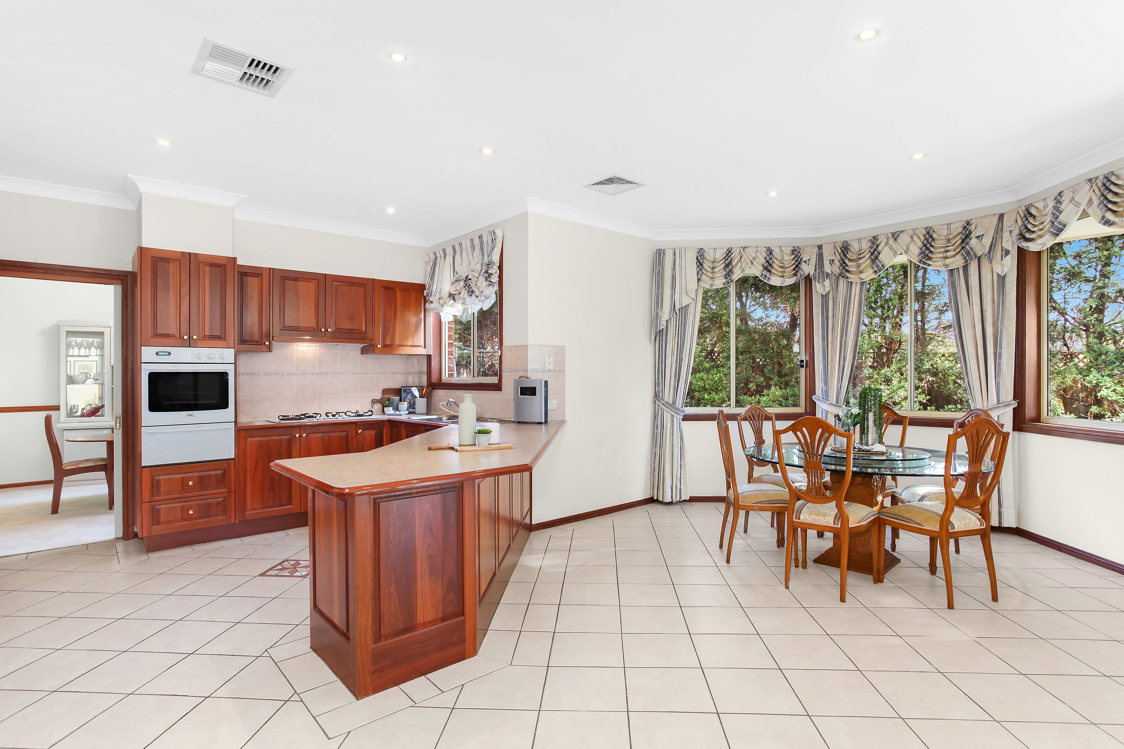 5 Lynbrook Court, Castle Hill - Thumbnail 3