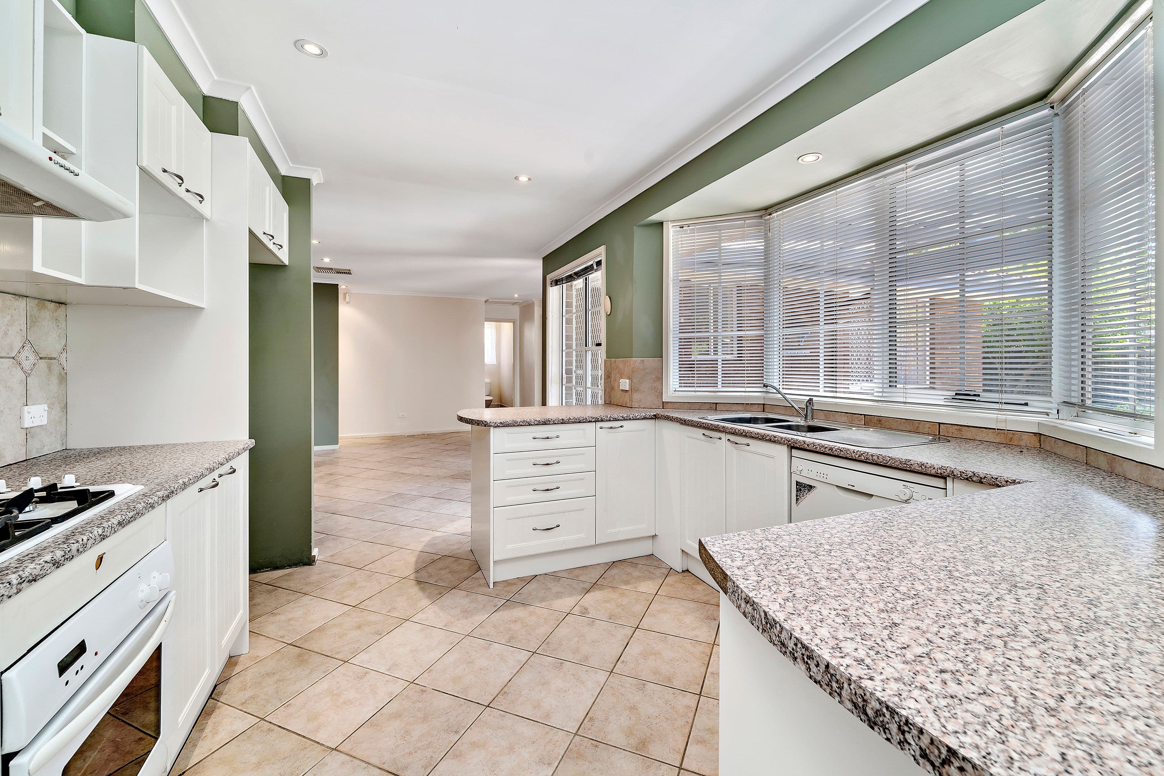 6 Severne Crescent, Kambah ACT 2902, Kambah - Thumbnail 2