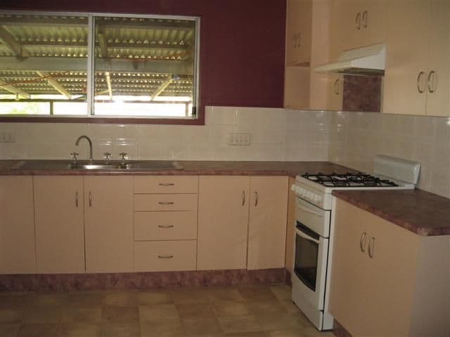 69 Bowen Street, ROMA QLD 4455, Roma - Thumbnail 4