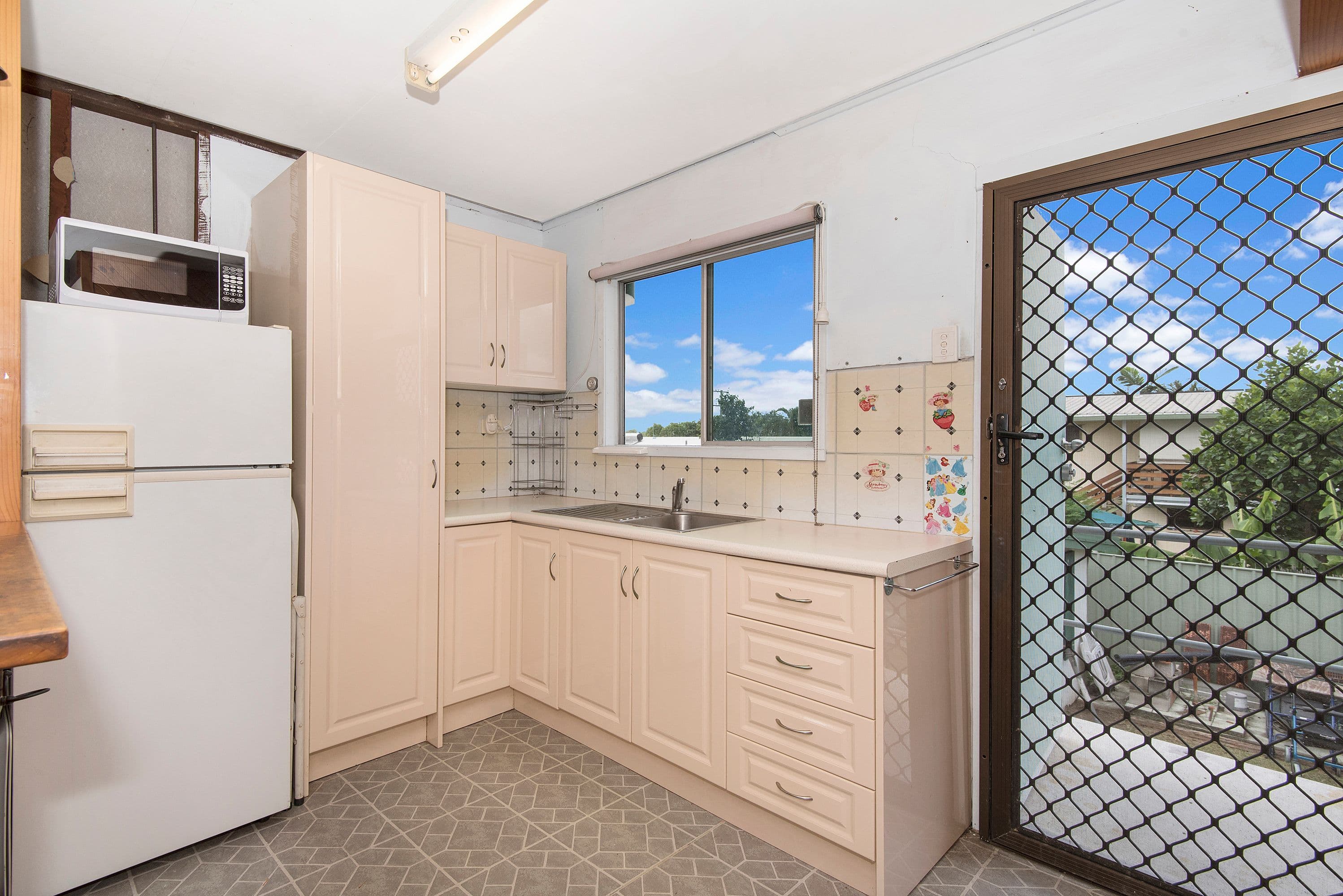 6 Bancroft Street, Mount Louisa QLD 4814, Mount Louisa - Thumbnail 3