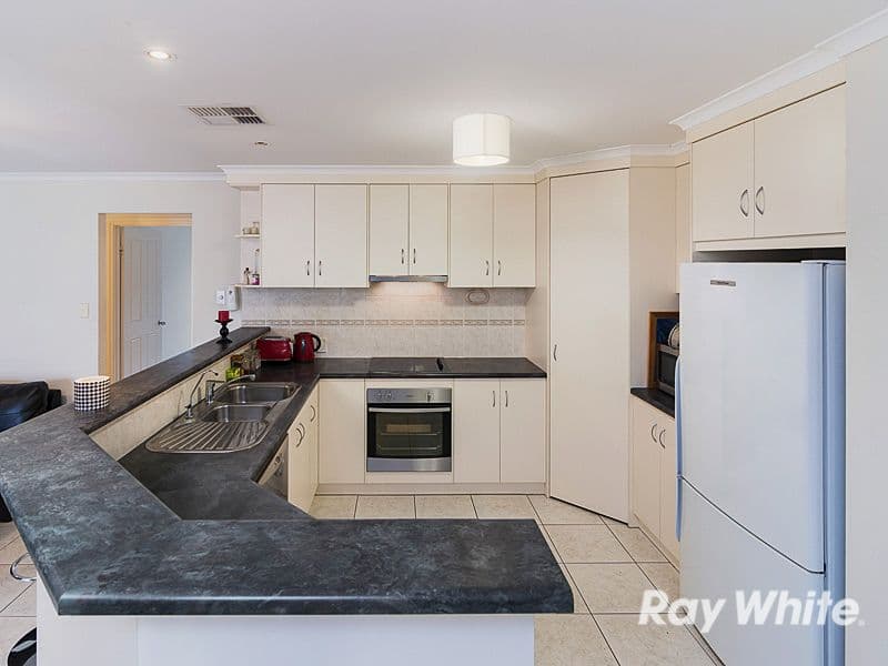 34 Strathmont Drive, Strathalbyn SA 5255, Strathalbyn - Thumbnail 2
