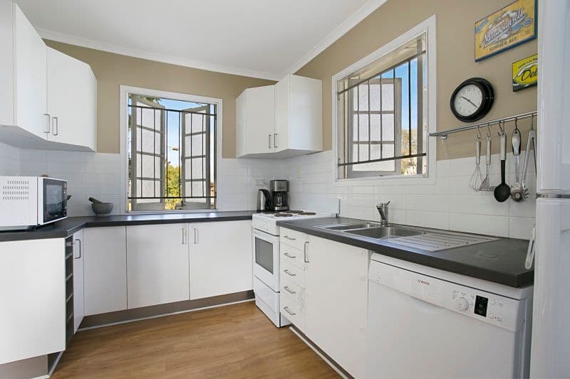 10 Logan Avenue, Oxley QLD 4075, Oxley - Thumbnail 2
