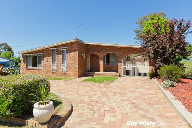 4 Hakea Street, QUEANBEYAN NSW 2620, Queanbeyan - Thumbnail 2