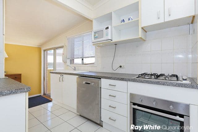 4 Hakea Street, QUEANBEYAN NSW 2620, Queanbeyan - Thumbnail 5