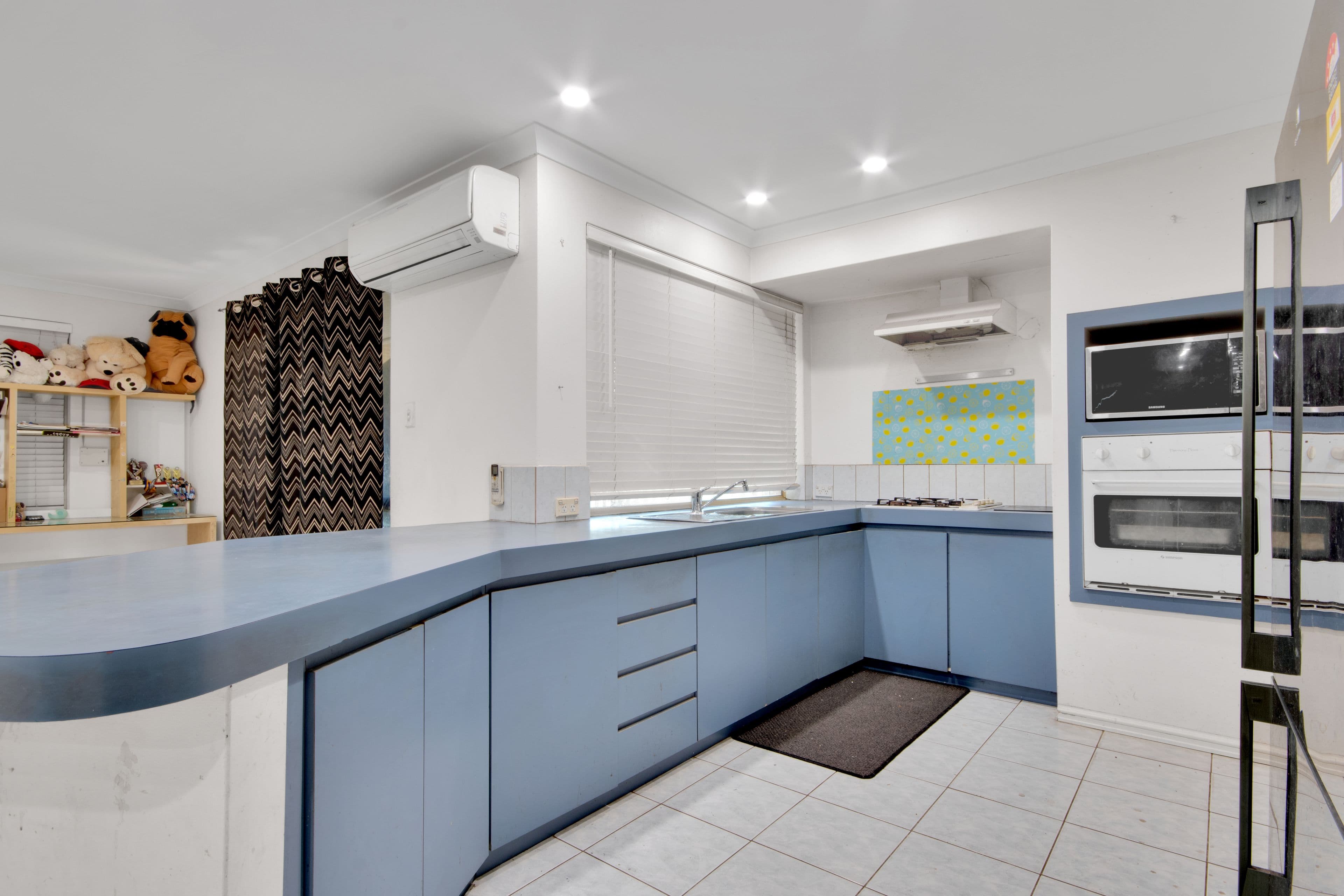 7 FLOWERWOOD Way, Huntingdale WA 6110, Huntingdale - Image 1