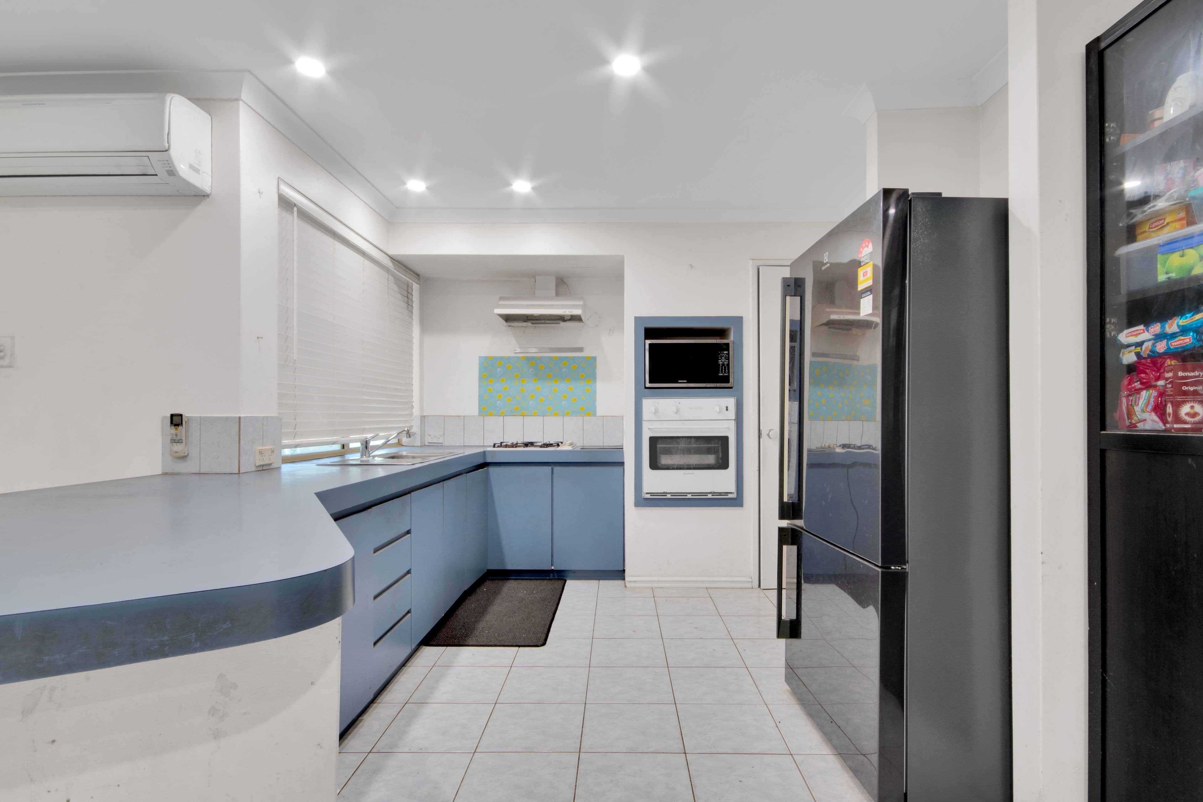 7 FLOWERWOOD Way, Huntingdale WA 6110, Huntingdale - Thumbnail 2