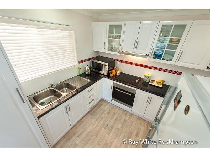 4 Capricorn Crescent, NORMAN GARDENS QLD 4701, Norman Gardens - Thumbnail 2