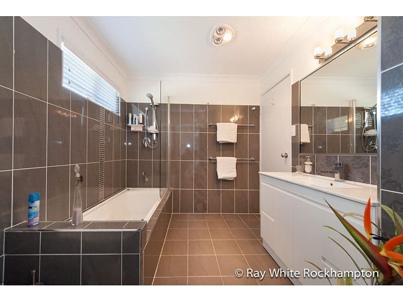 4 Capricorn Crescent, NORMAN GARDENS QLD 4701, Norman Gardens - Thumbnail 4