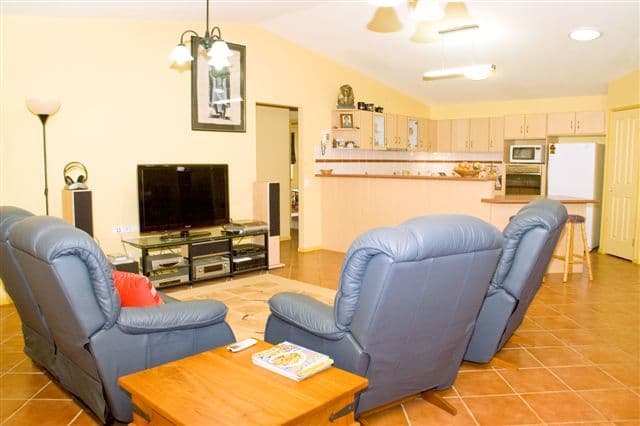 11 Biscay Crescent, GLENVALE QLD 4350, Glenvale - Thumbnail 5