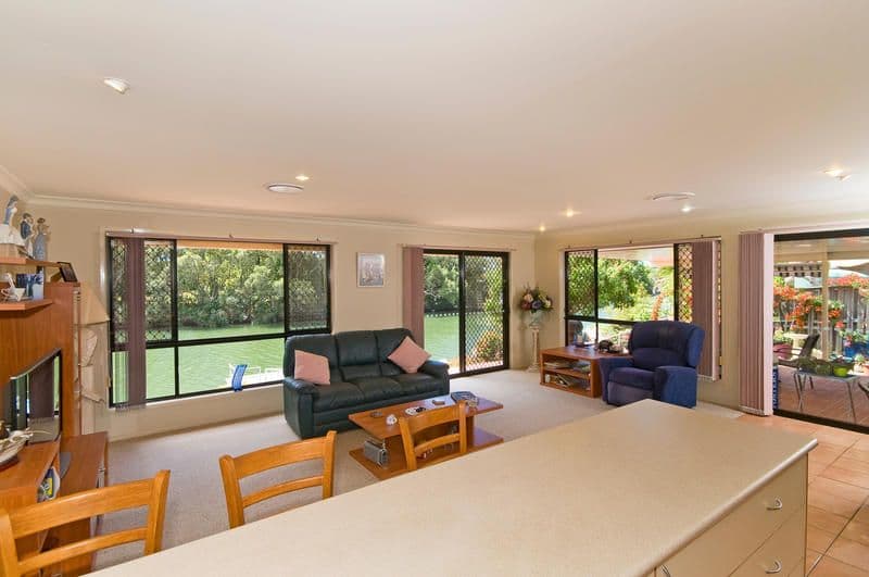 11 Cosmos Court, ELANORA QLD 4221, Elanora - Thumbnail 3