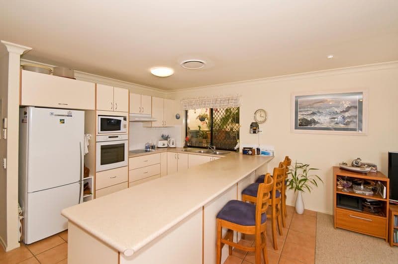 11 Cosmos Court, ELANORA QLD 4221, Elanora - Thumbnail 4