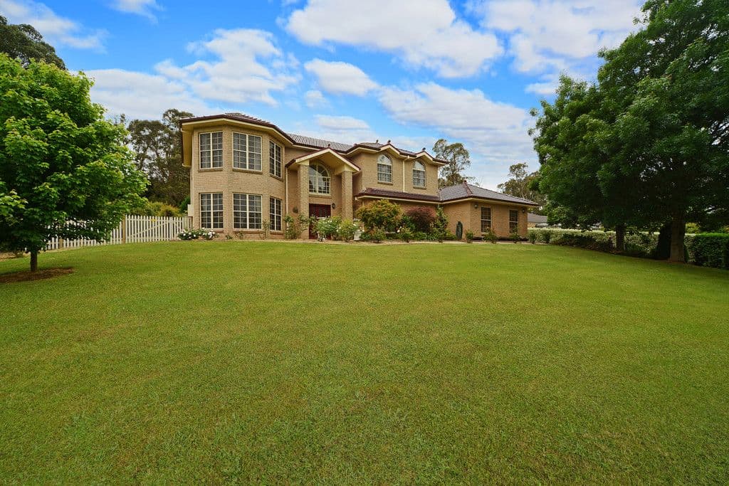 4 Oak Bank Court, Roxburgh Park VIC 3064, Roxburgh Park - Image 1