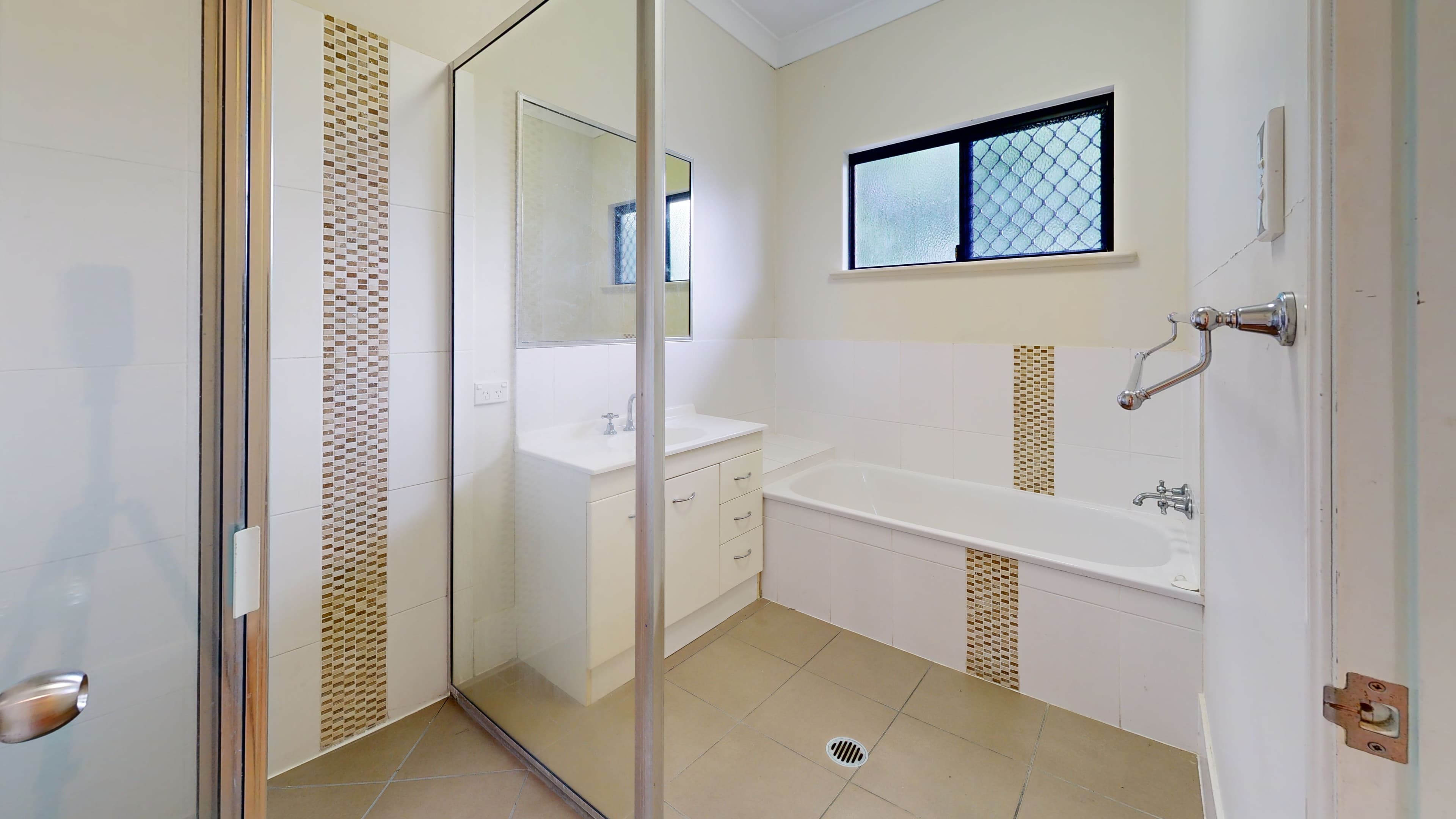 11 Bellamy Street, Rasmussen QLD 4815, Rasmussen - Thumbnail 5