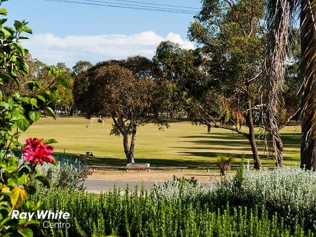13 Rhodes Crescent, CALISTA WA 6167, Calista - Thumbnail 3