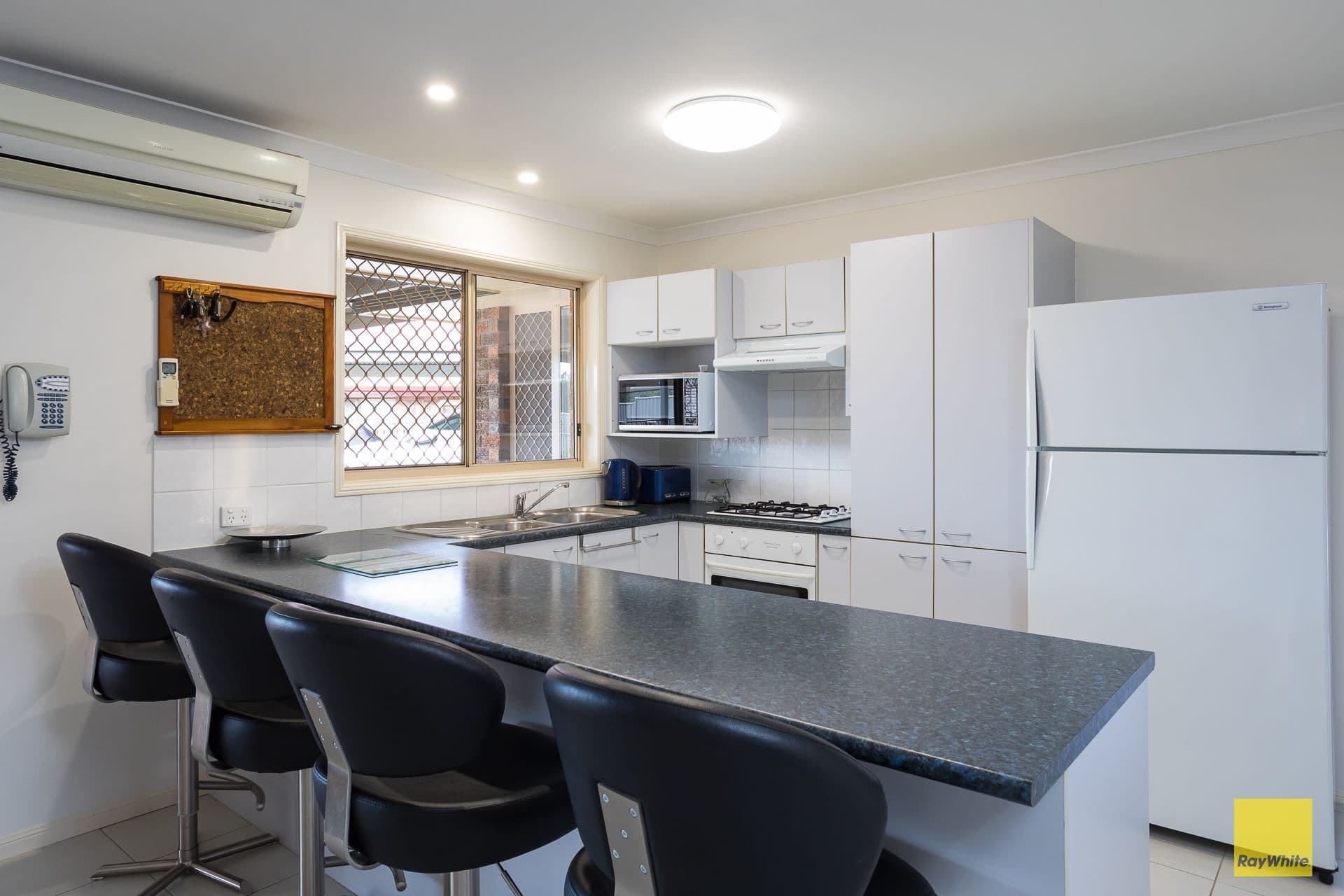 6 Gleneagles Court, Redland Bay QLD 4165, Redland Bay - Thumbnail 4