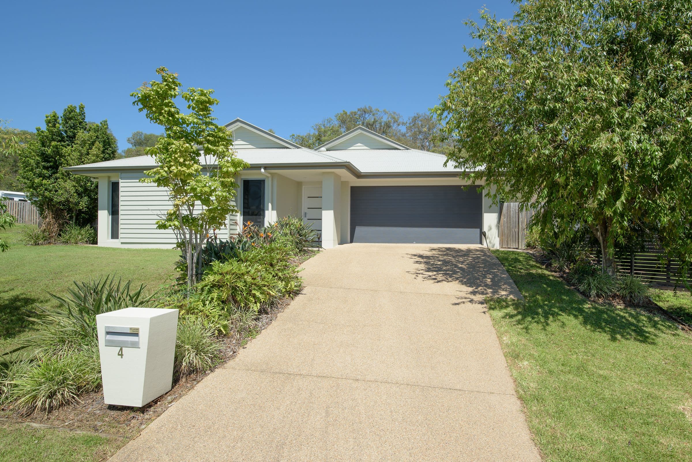 4 Eccles Close, Kirkwood QLD 4680, Kirkwood - Thumbnail 2