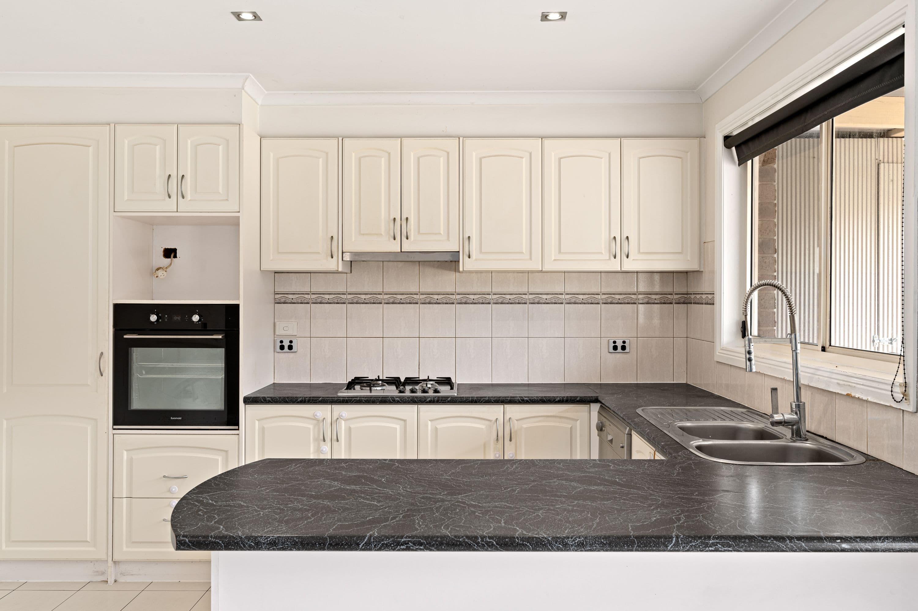 16 Bracken Way, South Morang VIC 3752, South Morang - Thumbnail 3