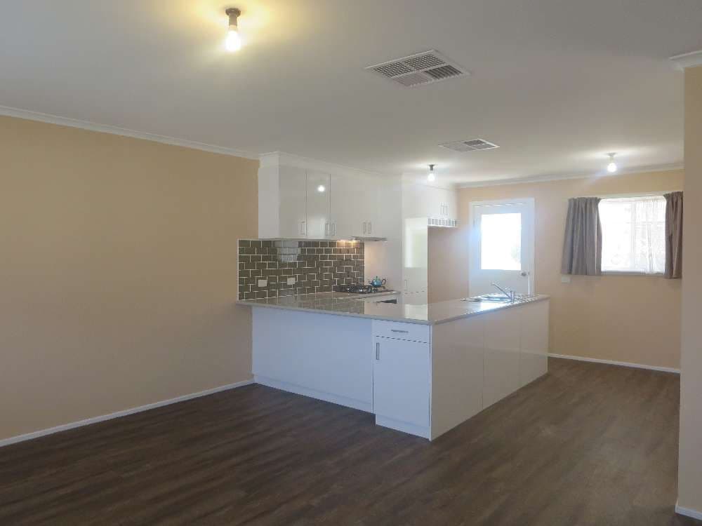 4 Cyprus Place, West Albury NSW 2640, West Albury - Thumbnail 2