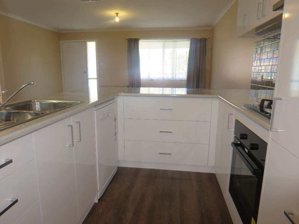 4 Cyprus Place, West Albury NSW 2640, West Albury - Thumbnail 3