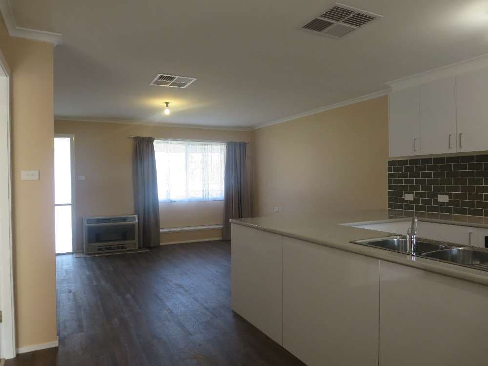 4 Cyprus Place, West Albury NSW 2640, West Albury - Thumbnail 4