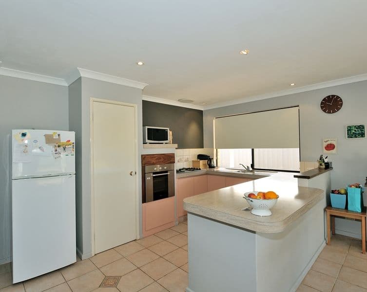 27 Holcombe Road, WARNBRO WA 6169, Warnbro - Thumbnail 3