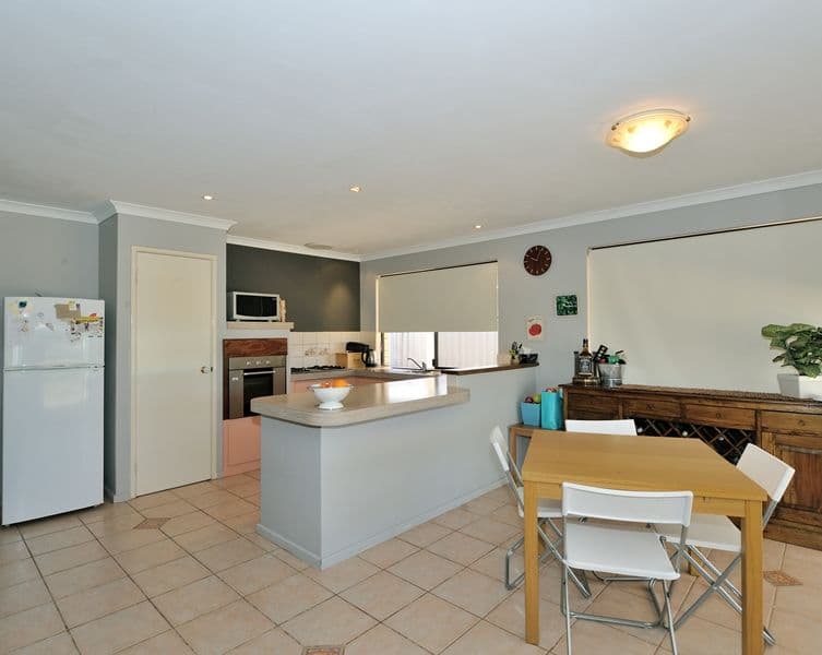 27 Holcombe Road, WARNBRO WA 6169, Warnbro - Thumbnail 8