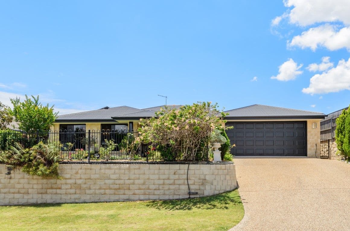 11 Wyara Close, Clinton QLD 4680, Clinton - Image 1