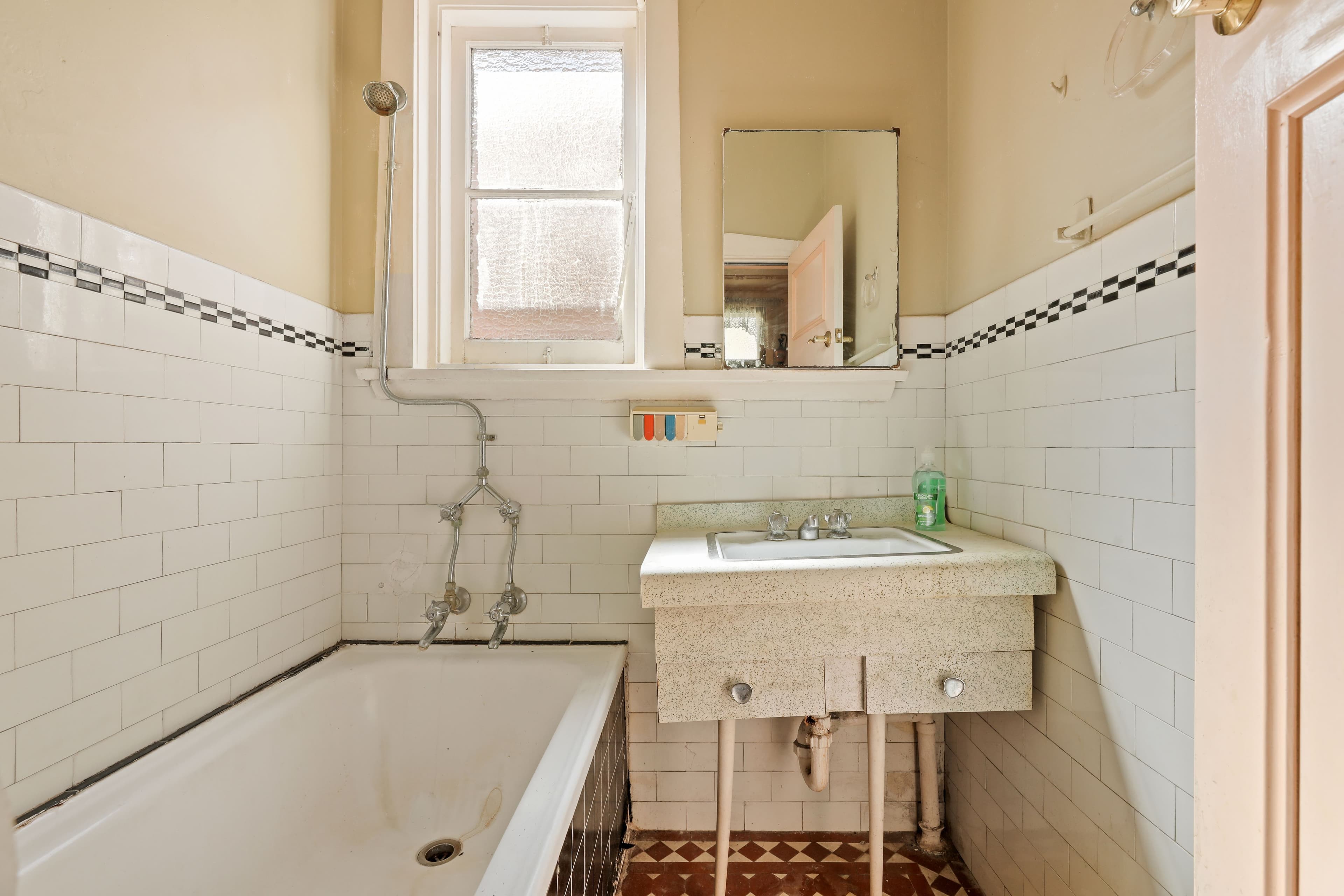 6 Harrington Street, Enmore - Thumbnail 7