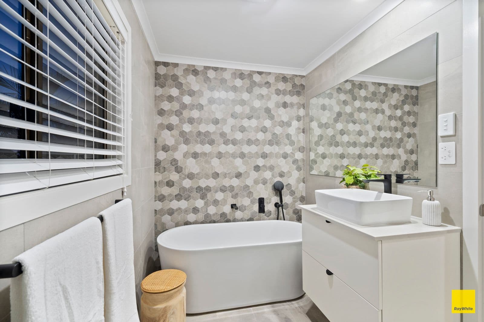 54 Coburg Street East, Cleveland QLD 4163, Cleveland - Thumbnail 4