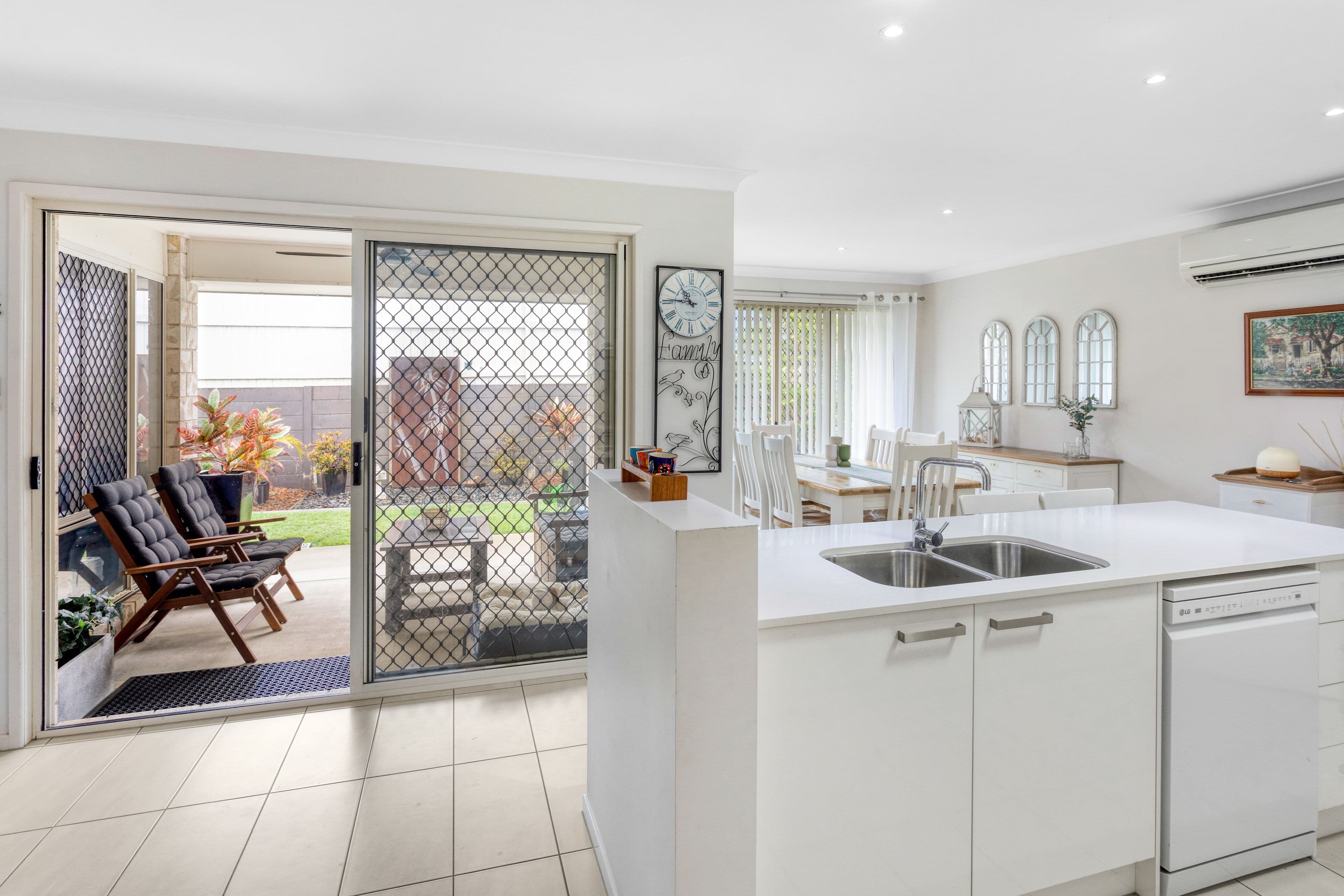 12 Braxlaw Crescent, Dakabin QLD 4503, Dakabin - Thumbnail 4