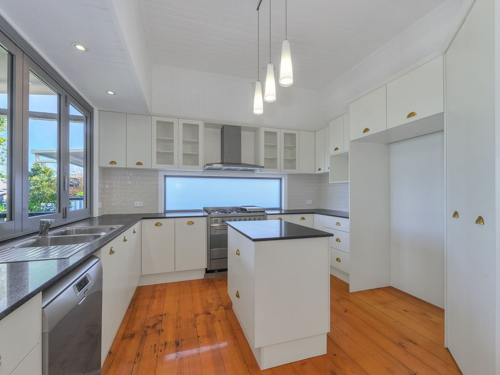 180 Thistle Street, Gordon Park QLD 4031, Gordon Park - Thumbnail 3
