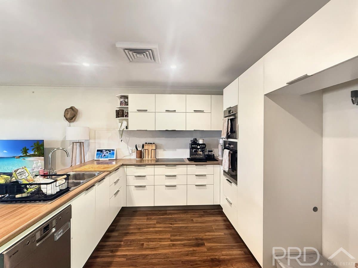 9
                Forrest
                Crescent
            
            
            
            dampier
            
            
            WA,
            6713, Dampier - Thumbnail 4