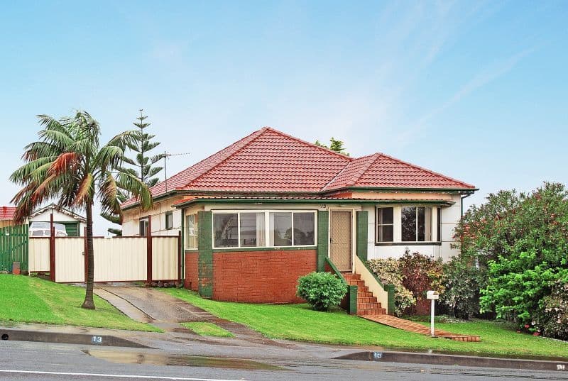 13 Lake Heights Road, LAKE HEIGHTS NSW 2502, Lake Heights - Image 1