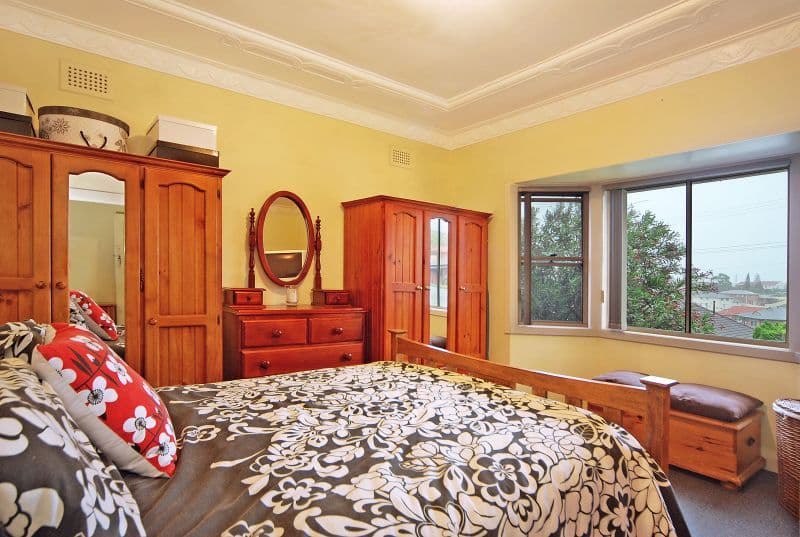 13 Lake Heights Road, LAKE HEIGHTS NSW 2502, Lake Heights - Thumbnail 2